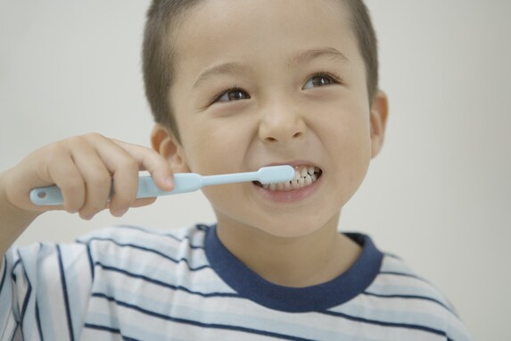 AIが分析！ 虫歯に影響する行動・要因ランキングの2位は「子どもの頃の歯磨き回数」、気になる1位は？