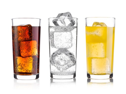 高校生が「よく買う飲み物」ランキング！ 3位「水／ミネラルウォーター」、2位「果汁飲料」、1位は？