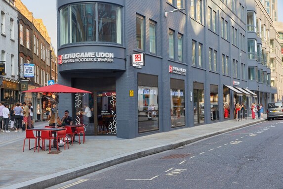 「丸亀製麺」ロンドン1号店がグランドオープン！ 初のビーガンメニューも提供