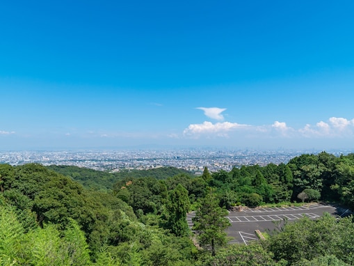 兵庫県民が選ぶ「住みたい街」ランキング！ 3位「明石市」、2位「神戸市中央区」、1位は3年連続で…？