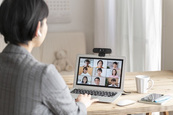 「話していない時はミュート」若年層ほどオンライン会議マナーを意識。シニアは「特になし」約3割
