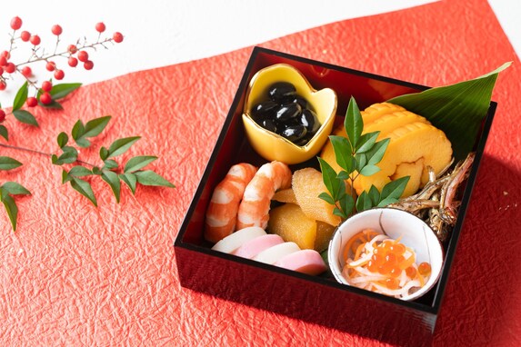 日本の慣習で決まった日に食べるものランキング！ 2位「年始のおせち」、1位は？