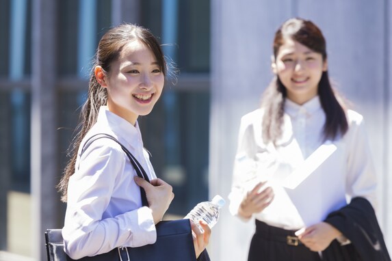 2023年卒「女性の就職人気企業」ランキング！ 2位は電子コミックが好調な「講談社」、1位は？