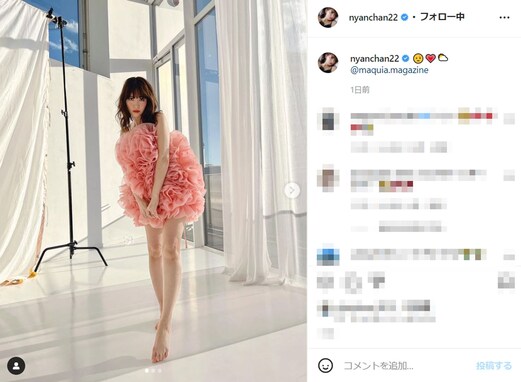 小嶋陽菜、花モチーフの大胆ミニ丈ドレス姿を披露「やば、きれい」「世界一の美脚」