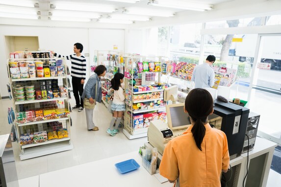 関西出身者が「東京のコンビニ」でショックを受けたこと！「ドクターペッパーが売っている」「レイコーが通じなかった」