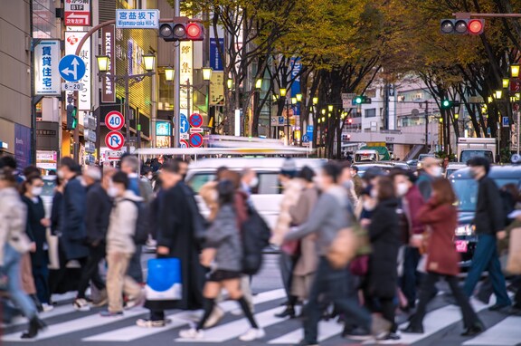 関西出身者が「東京の街中」でショックを受けたこと！「せかせかしてるけど信号守る人ばっかり」「静かで落ち着ける場所がない」