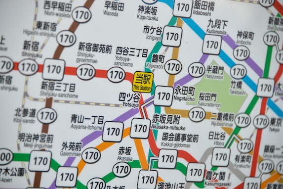 関西出身者が「東京の電車」でショックを受けたこと！「満員すぎて足が地面から浮く」「電車に乗らなくても行けたやん！」