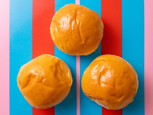 山崎製パンの「好きな菓子食パン」ランキング！ 3位「まるごとソーセージ」、2位「薄皮ミニパン」、1位は？