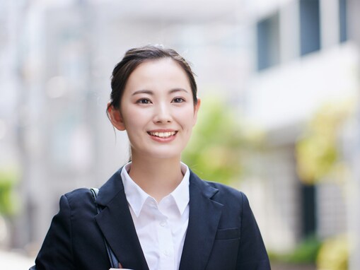 女子学生が選ぶ「就職注目企業」ランキング！ 2位「NTTデータ」、1位は？【23卒】