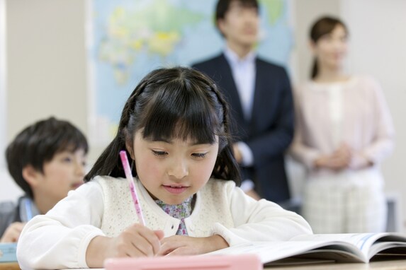 小学校のときに嫌いだった行事ランキング！ 2位の「授業参観」を抑えた1位は？【500人調査】