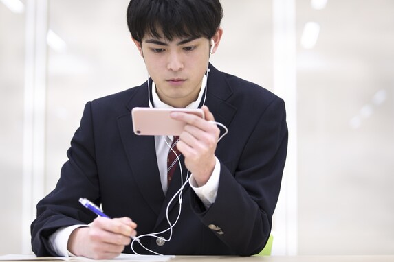 高校時代、テスト勉強に最も時間をかけた科目ランキング！ 3位「日本史」を抑えたTOP2は？