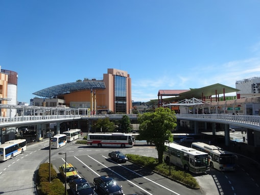 「横浜駅」まで30分以内、シングル向け中古マンションの価格相場が安い駅ランキング！ 2位「海老名駅」、1位は？