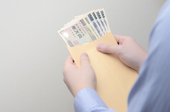 「2022年 夏ボーナス」中央値は60万円。70％が「支給あり」も平均支給額は13万円減少