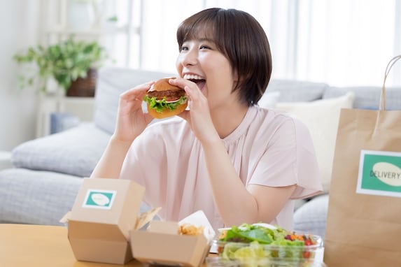 「ハンバーガー」はセット派？ 単品派？ 健康に気を遣ってる？ 500人に聞いてみた【7月20日はハンバーガーの日】