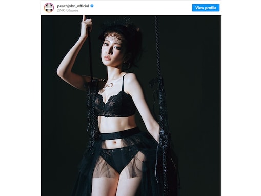 吉田朱里、黒のランジェリー姿で大人の色気あふれるセクシーショットを披露！