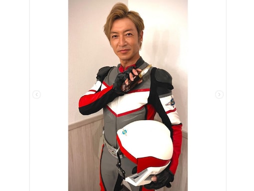 つるの剛士、”減量成功”で25年前のウルトラマン隊員服を着用！ 「顔が引き締まってますね」「かっこよすぎ」