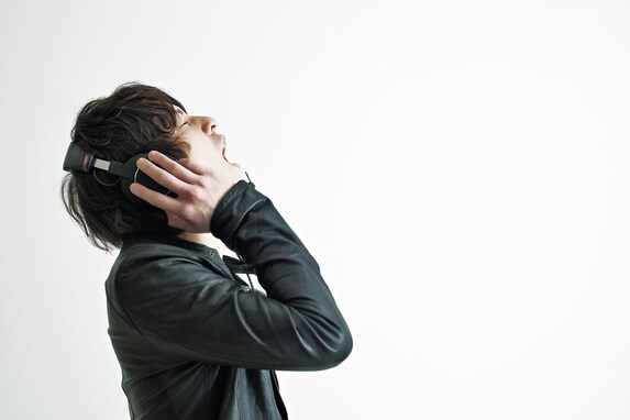 「実はカバー曲と知って驚いた名曲」ランキング！ 2位は『千の風になって』、1位はあのアイドルの名曲！