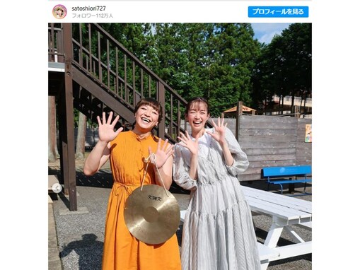 「栞里ちゃんが2人⁉️」佐藤栞里、チョコプラ・長田と満面の笑みで“そっくり”ツーショット！ 「姉妹みたい」