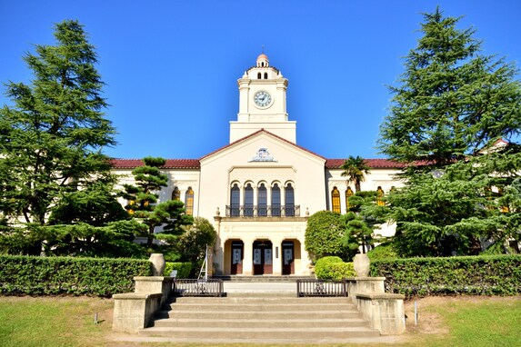 関西の高校生が選ぶ「キャンパスがきれいな大学」ランキング！ 3位 関西学院大、2位 立命館大、1位は？