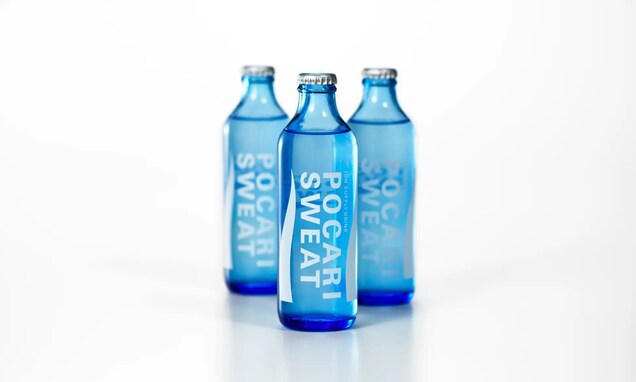 “ガラス瓶ポカリ”の水色はなぜこんなに清涼感がある？ そもそも水はなぜ青く見えるの？【色彩学から解説】