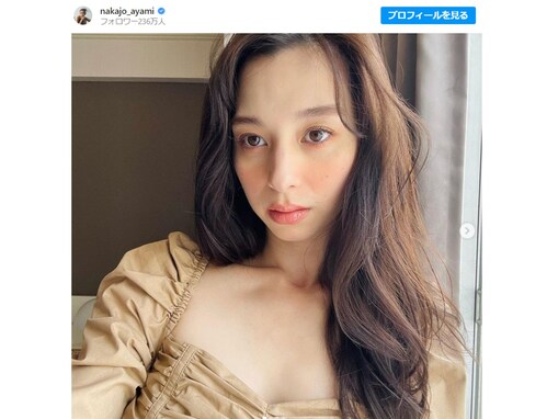 「か、かわいすぎる」中条あやみ、美デコルテあらわな“ドアップ”ショットにファンもん絶！ 