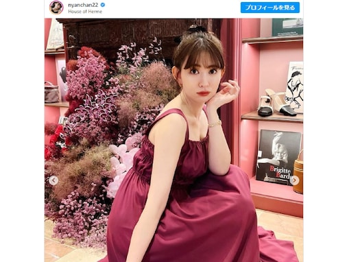 小嶋陽菜、二の腕＆胸元ちらりなドレス姿披露！ 「どタイプすぎます」「さらに可愛くなってる！！！」