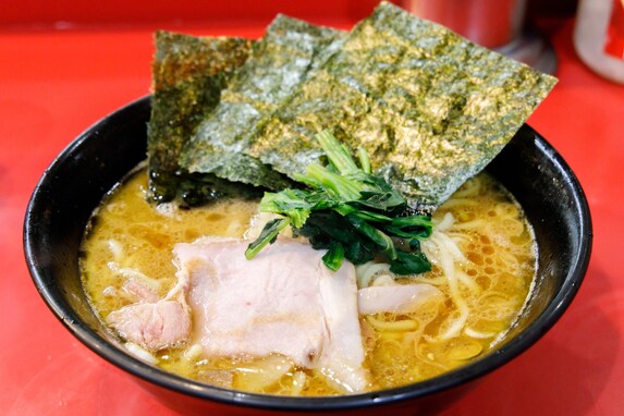 コスパがいいと思う「ご当地ラーメン」ランキング！ 3位 横浜家系ラーメン、2位 博多ラーメン、1位は？