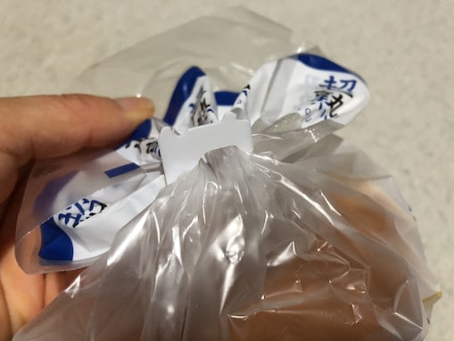 食パンの袋を留める「アレ」捨てるのはもったいない！ 「バッグ・クロージャー」の意外な使い道とは？