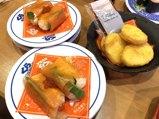 「くら寿司」と「ビームス」が期間限定コラボ！ オレンジ色のお寿司＆大豆ナゲットを実食レポ
