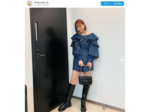 藤田ニコル、自身プロデュースのミニ丈セットアップで美脚披露！ 「最高かよ、ニコルぅ」「秋コーデ綺麗」