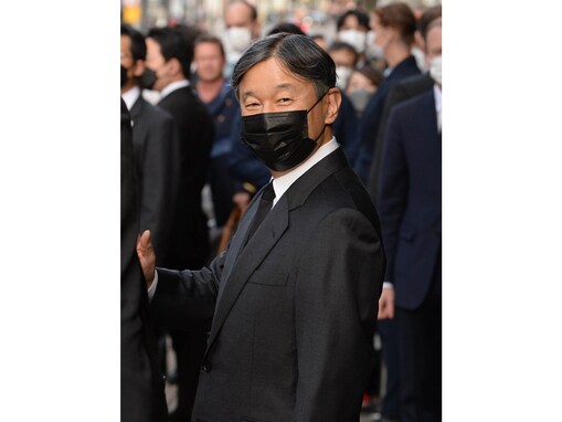 エリザベス女王の国葬での「マスクの色」事情を振り返る。日本でも葬儀では「黒マスク」が好ましいのか