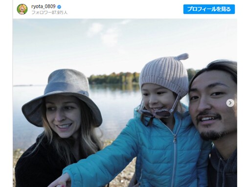 ワンオク・Ryota、美人妻＆4歳長女との顔出しスリーショット！ 「奥さんめっちゃ綺麗」「パパの顔してる～」