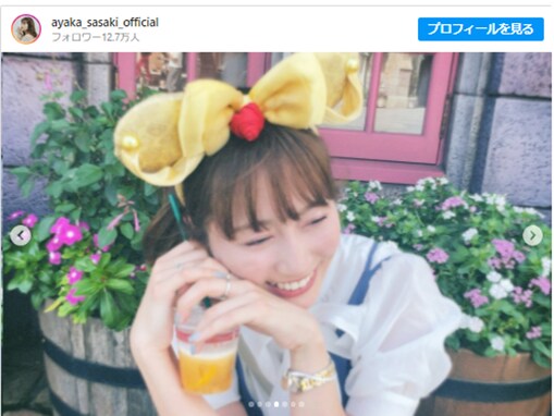 「彼女感えぐすぎ」ももクロ・佐々木彩夏、かわいすぎるディズニー満喫ショットに「存在がもう映え」の声