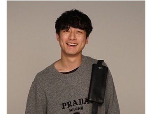坂口健太郎、プラダを着こなすかわいすぎるモデルショットに「健ちゃんの可愛さの方が勝ってます」の声