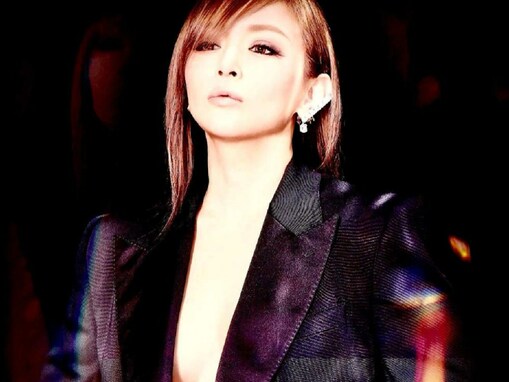 浜崎あゆみ、美乳ちらりなジャケット姿を披露！ かなり際どい角度から撮られたセクシーショット