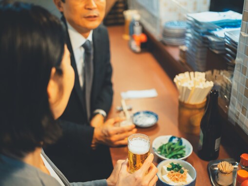 「取引先の方と飲みすぎてしまい暴言を…」記憶はないけど痛い思い出、酒の席でのやらかしエピソード