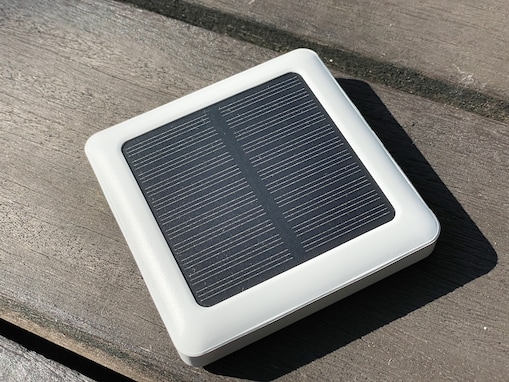ダイソーの「ソーラー充電モバイルバッテリー」は1個持っていて損はない優秀アイテム！ 