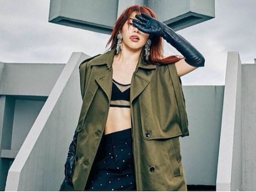 BiSH・アイナ、腹筋あらわなモデルショット！ 「筋肉美、ステキです」「かっこよさの次元を越えています」