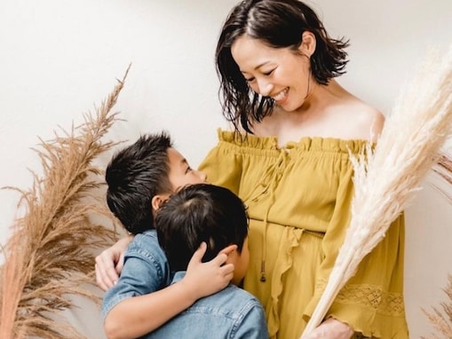 妊娠中の小森純、イケメン息子2人との家族ショット公開！ 出産間近に「純ちゃんもベビくんもがんばれ」の声