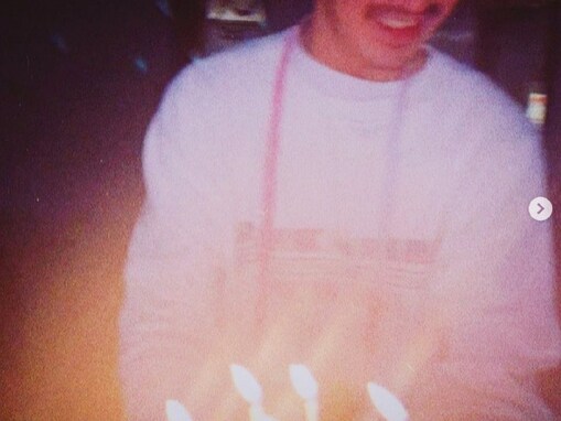 木村カエラ、夫・永山瑛太が誕生日を祝う家族ショット！ 「愛が伝わってくる素敵な写真」「最高に素敵なご家族」