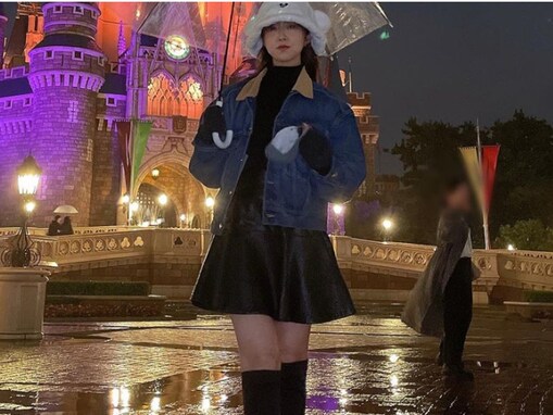 指原莉乃、ディズニーで絶対領域あらわなミニスカ姿を披露！ 「雑誌の表紙みたい」「theモデルって感じ」