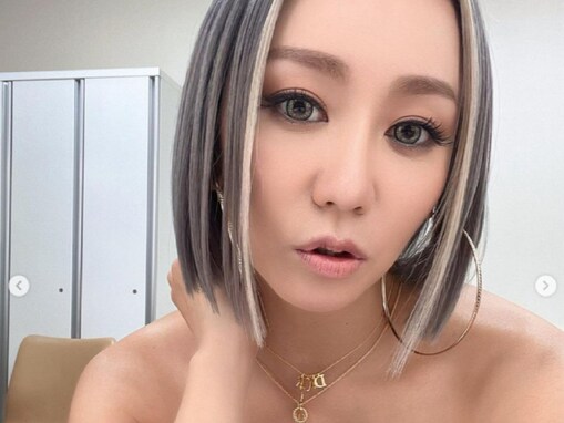 倖田來未、デコルテあらわな姿で新ヘア披露！ 「好みドンピシャな髪色＆髪型」「もう天才的に可愛いです」