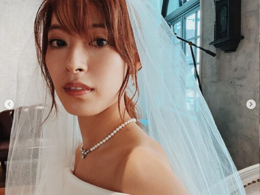 瀧本美織、美デコルテあらわな純白ウエディングドレス姿を披露！ 「結婚する気満々」と『Sister』オフショット