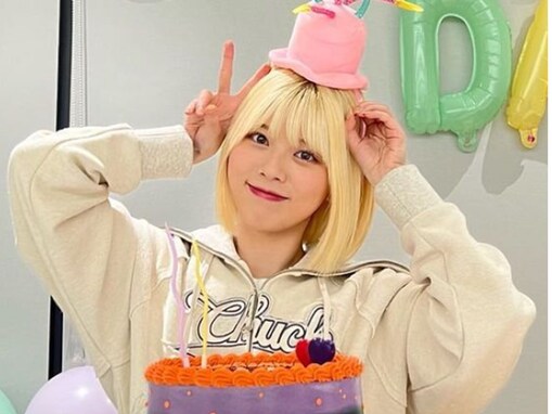 NiziU・リク、20歳（NiziU歳）のかわいらしい誕生日ショットに祝福の声殺到！ 「ドームで会えるの楽しみにしてる」
