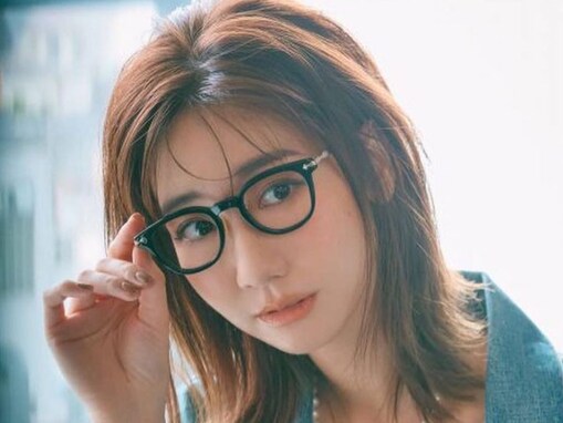 「一瞬誰だろうと」柏木由紀、“出来るOL”風キャリアウーマンコーデ披露！ 「上司にしたいアイドル第1位」