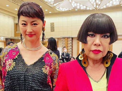 常盤貴子、レアなヘアスタイルでコシノジュンコと圧巻ツーショット！ 「凄い迫力ですね」「漫画みたい」