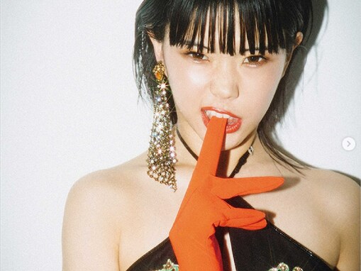 BiSH・アイナ、胸だけ隠したギリギリショット披露！ 「かっこよすぎて、、えぐいな、、」「まさに芸術」