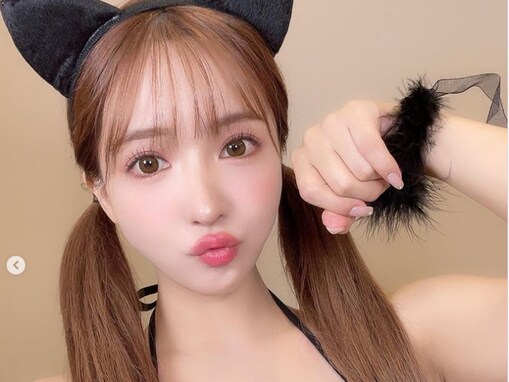 「えっっっろ」三上悠亜、谷間あらわな黒猫のハロウィンコスプレ披露！ 「か、か、可愛いすぎる！」