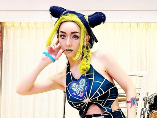「最高のクオリティ」加護亜依、“ジョジョ”のコスプレ姿披露！ 「え！？あいぼん？同一人物！？」