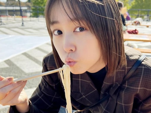 桐谷美玲、ラーメンを“ふーふー”する顔がかわいすぎると話題に！ 「翔平くんがイイネしてる」